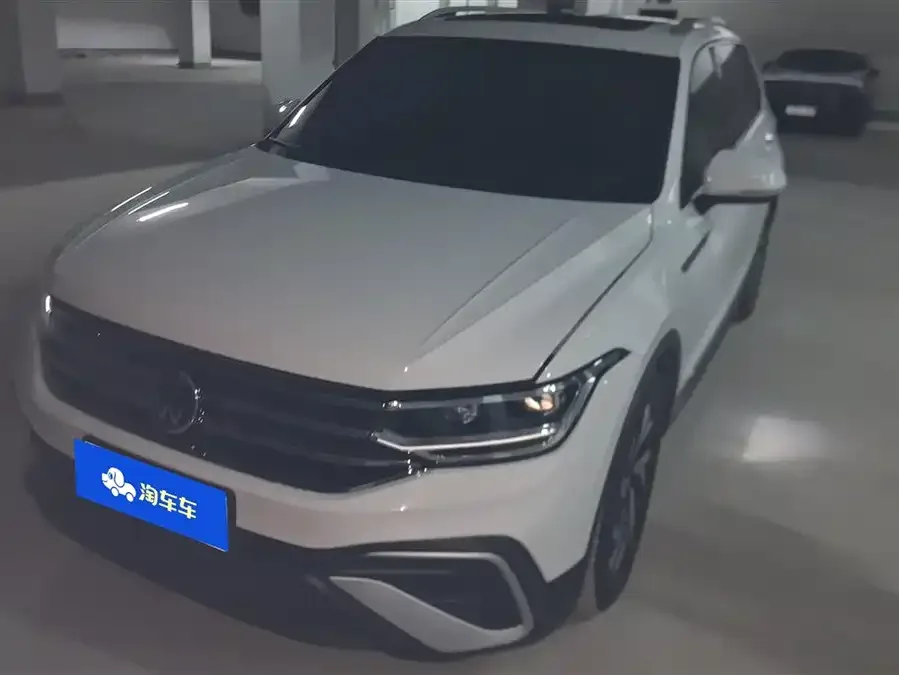 Volkswagen Tiguan L Tiguan L 2023 300TSI Automatic 2WD Smart Edition 2023 — фото 1, купить с доставкой в Москву