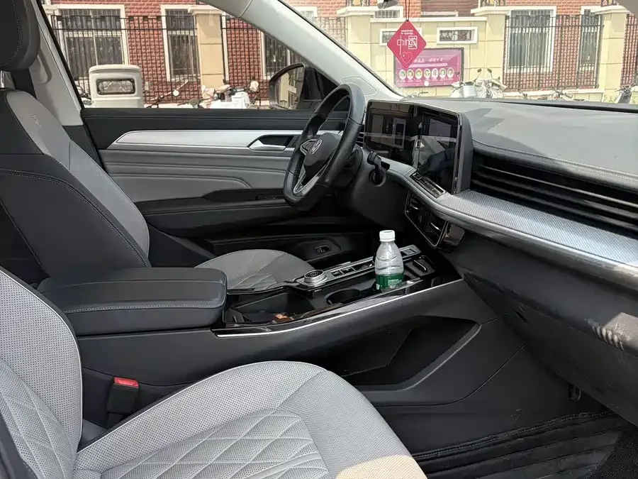 Volkswagen Tavendor 2024 Lanxun 380TSI 4WD R-Line Touring Edition 2024 — миниатюра 3