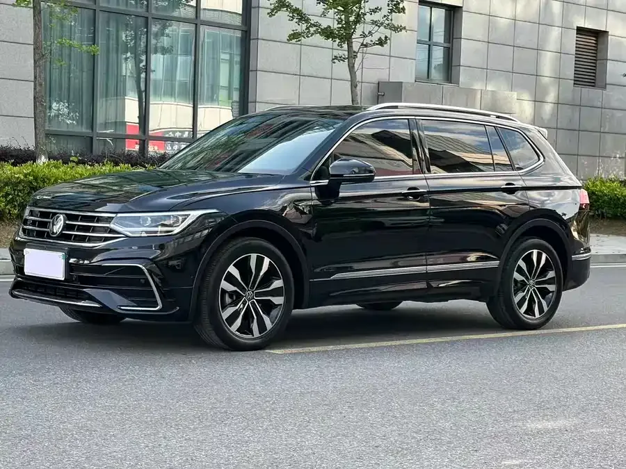 Volkswagen Tiguan L Tiguan L 2024 330TSI Automatic 2WD R-Line Enjoy Edition 2024 — фото 1, купить с доставкой в Москву