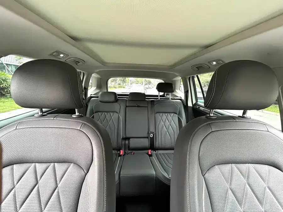 Volkswagen Tiguan L Tiguan L 2023 330TSI Automatic 2WD R-Line Enjoy Edition 2022 — миниатюра 2