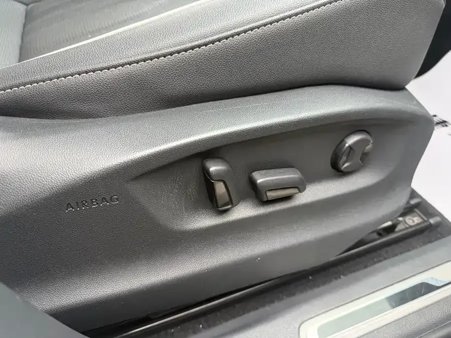 Volkswagen Tiguan L Tiguan L 2023 330TSI Automatic 2WD R-Line Enjoy Edition 2022 — миниатюра 4