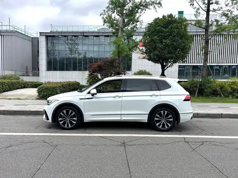 Volkswagen Tiguan L Tiguan L 2023 330TSI Automatic 2WD R-Line Enjoy Edition 2022 — миниатюра 5
