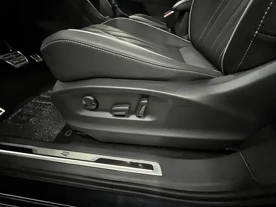 Volkswagen Tiguan L Tiguan L 2023 330TSI Automatic 2WD R-Line Enjoy Edition 2023 — миниатюра 4