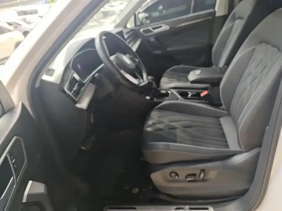 Volkswagen Tiguan L Tiguan L 2022 330TSI Automatic 2WD R-Line Enjoy Edition 2022 — миниатюра 3