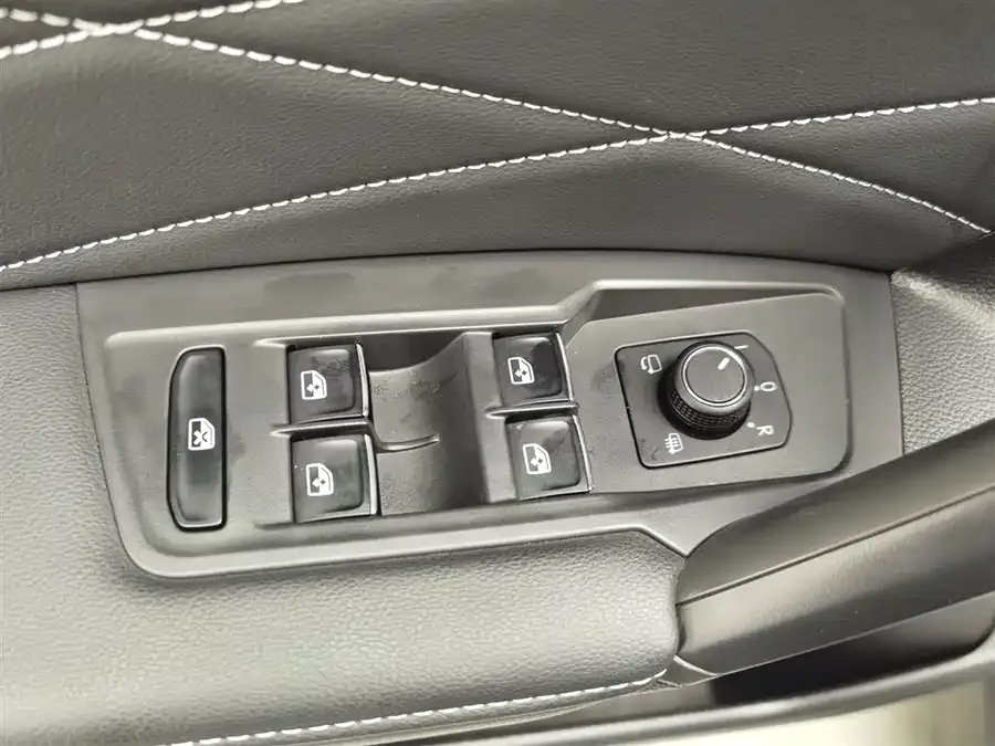 Volkswagen Tiguan L Tiguan L 2024 330TSI Automatic 2WD R-Line Enjoy Edition 2024 — миниатюра 3