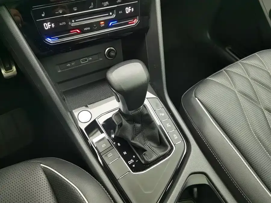 Volkswagen Tiguan L Tiguan L 2024 330TSI Automatic 2WD R-Line Enjoy Edition 2024 — миниатюра 4