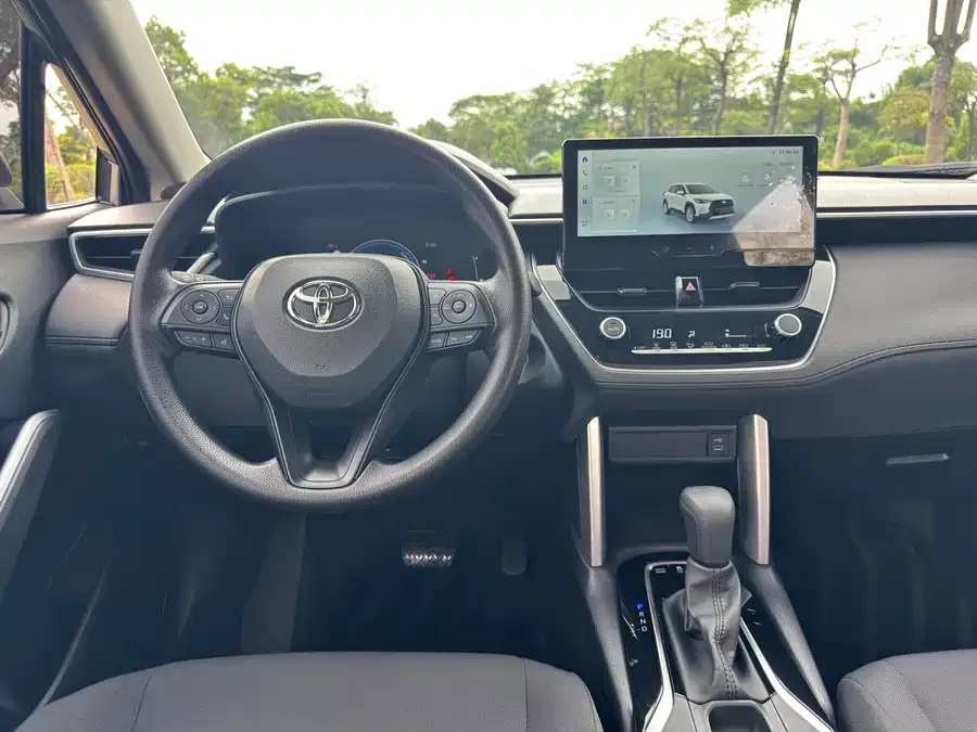 Toyota Corolla Corolla Sharp 2024 2.0L Intelligent Electric Hybrid Dual Engine Pioneer Edition 2025 — миниатюра 4
