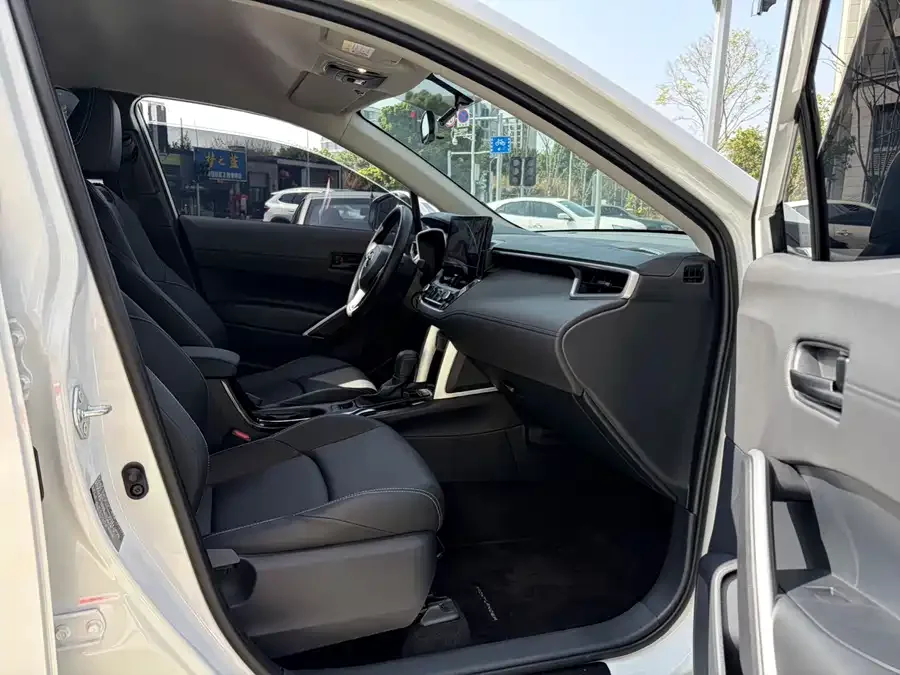 Toyota Frontlander Fenglanda 2024 2.0L CVT Elite Plus Edition 2025 — миниатюра 3