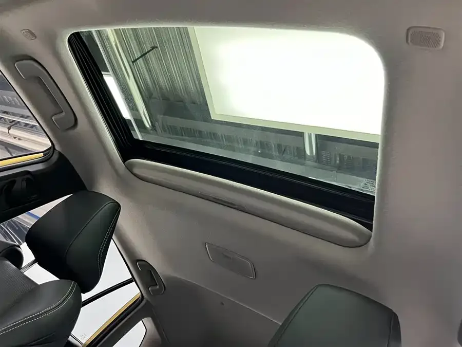 Toyota Frontlander Fenglanda 2022 2.0L CVT Luxury PLUS Edition 2022 — миниатюра 3