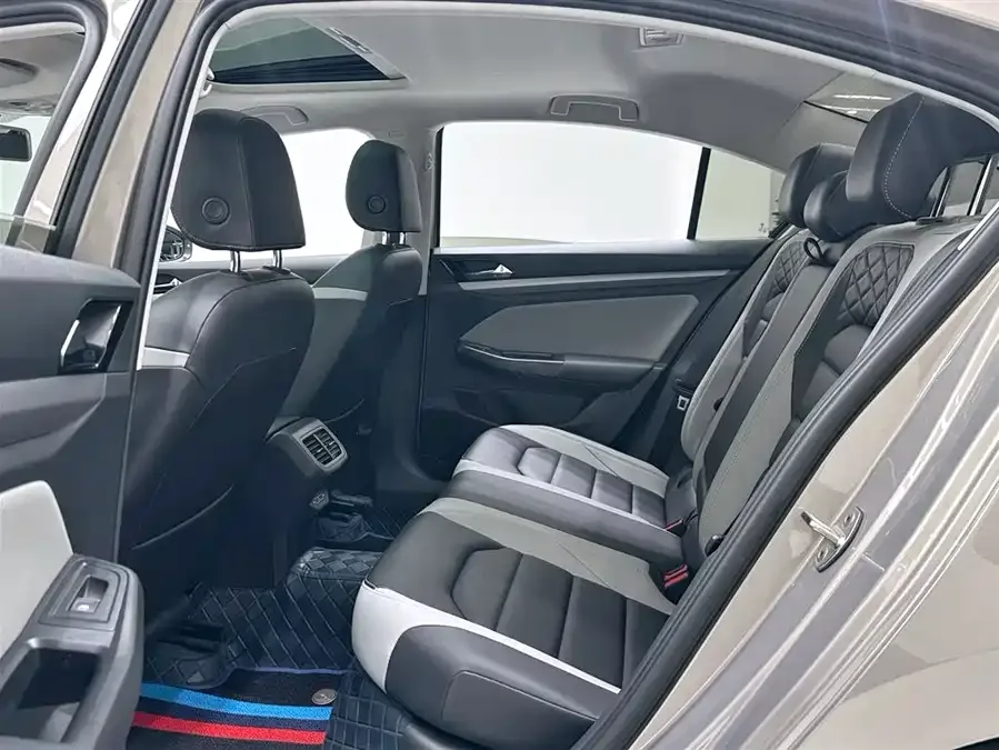 Volkswagen Bora Bora 2023 300TSI DSG Premium Edition 2023 — миниатюра 3
