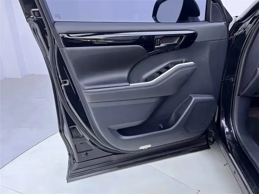 Toyota Crown Land Crown Land 2023 2.5L HEV 4WD Elite Edition 2024 — миниатюра 5
