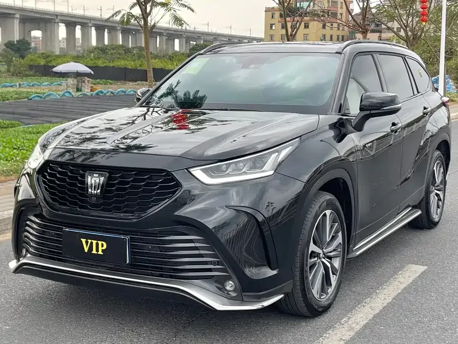 Toyota Crown Land 2024