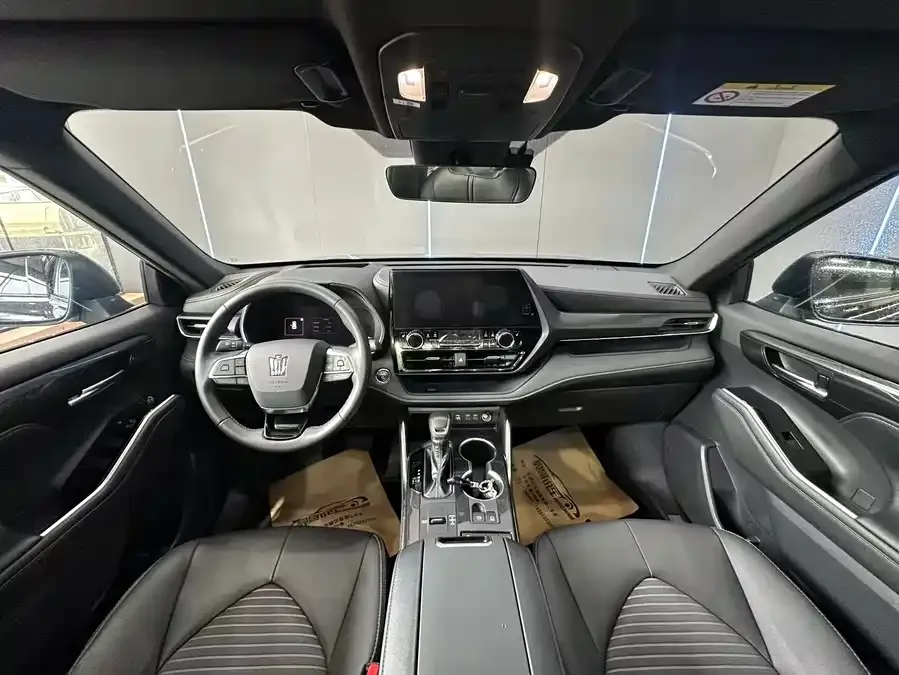 Toyota Crown Land Crown Land 2024 2.5L HEV 4WD Premium Edition 2024 — миниатюра 3