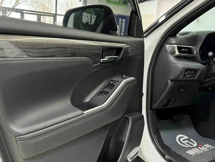 Toyota Crown Land Crown Land 2024 2.5L HEV 4WD Premium Edition 2024 — миниатюра 4