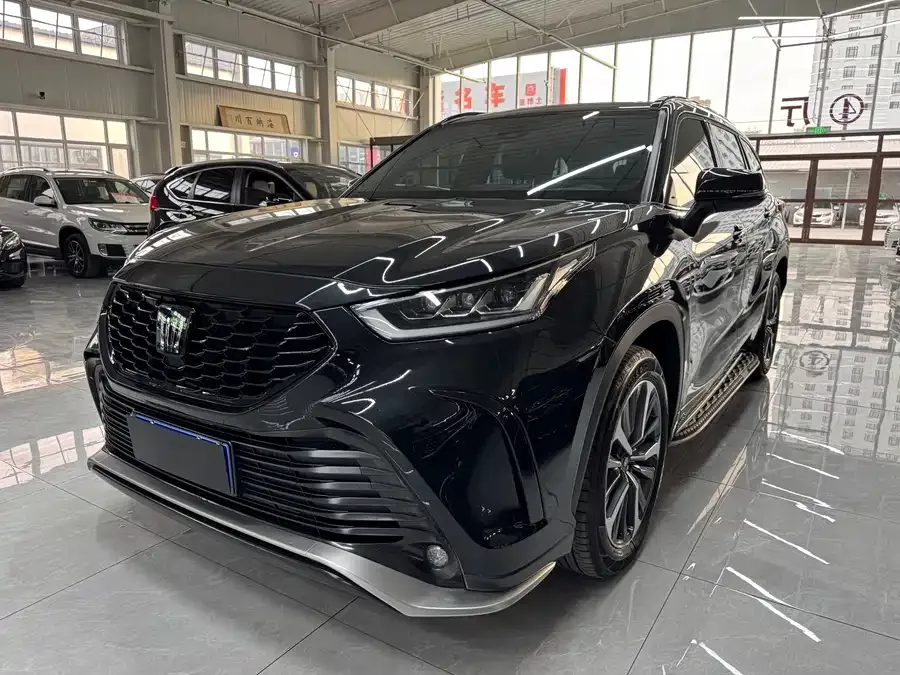 Toyota Crown Land 2024