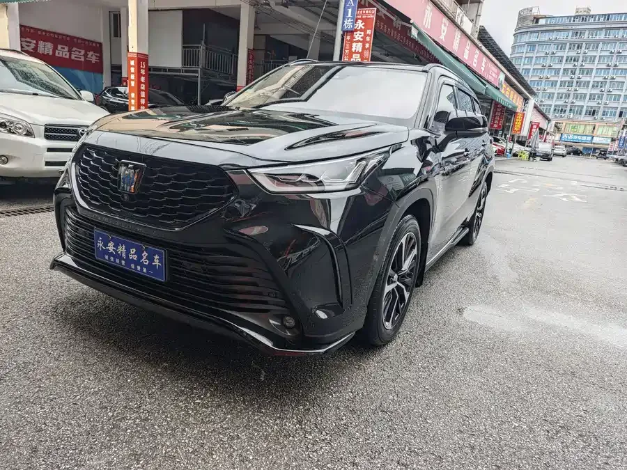 Toyota Crown Land 2023