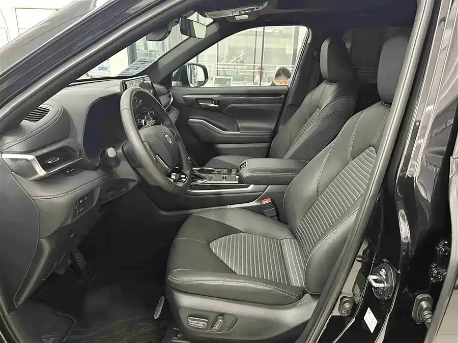 Toyota Crown Land Crown Land Release 2023 2.5L HEV 4WD Premium Edition 2024 — миниатюра 3