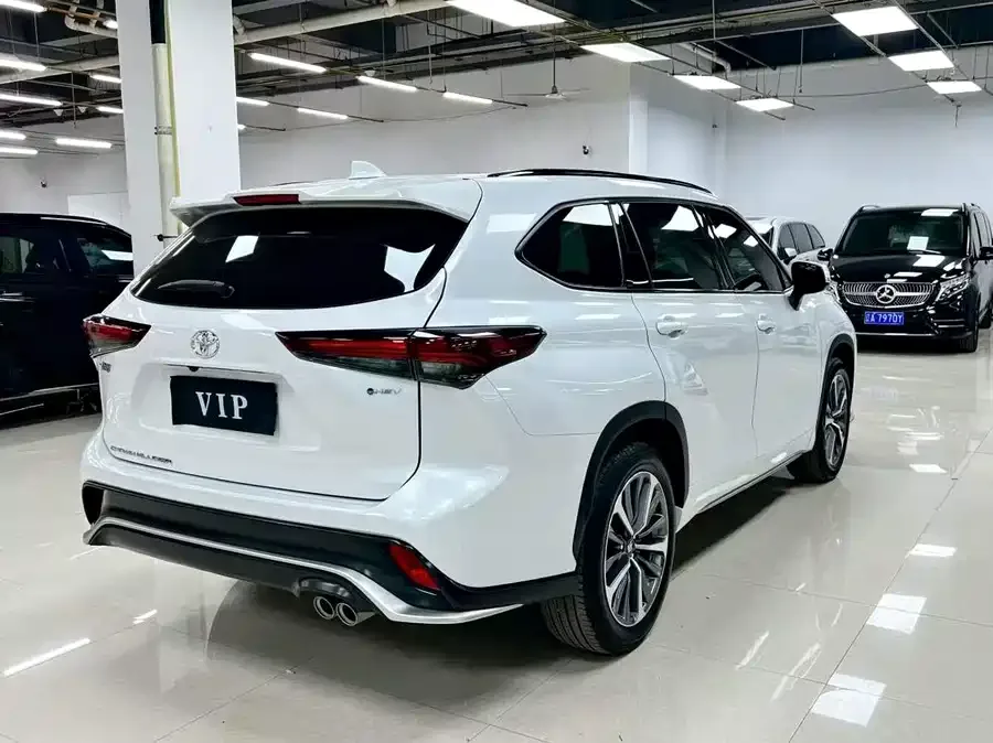 Toyota Crown Land 2026 Toyota Crown Land Cruiser 2.5L HEV 4WD Luxury Edition 2026 — миниатюра 3