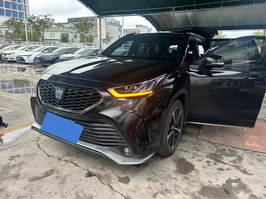 Toyota Crown Land 2024