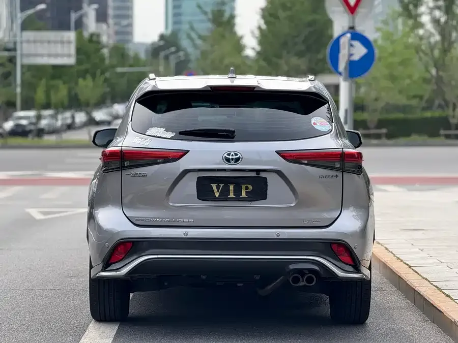 Toyota Crown Land Crown Land 2023 2.5L HEV 4WD Deluxe Edition 2023 — миниатюра 2