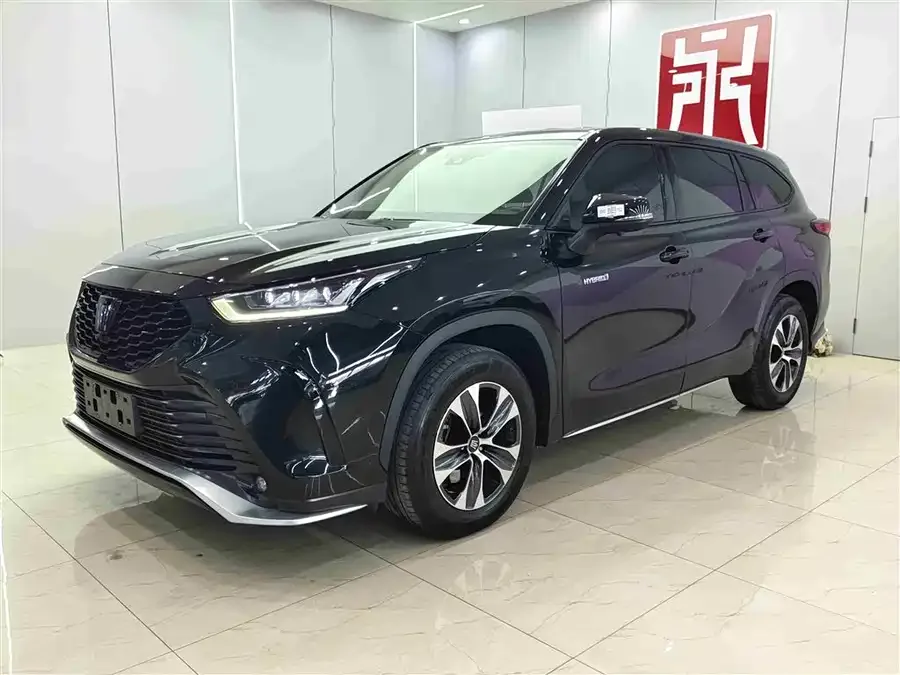 Toyota Crown Land 2022