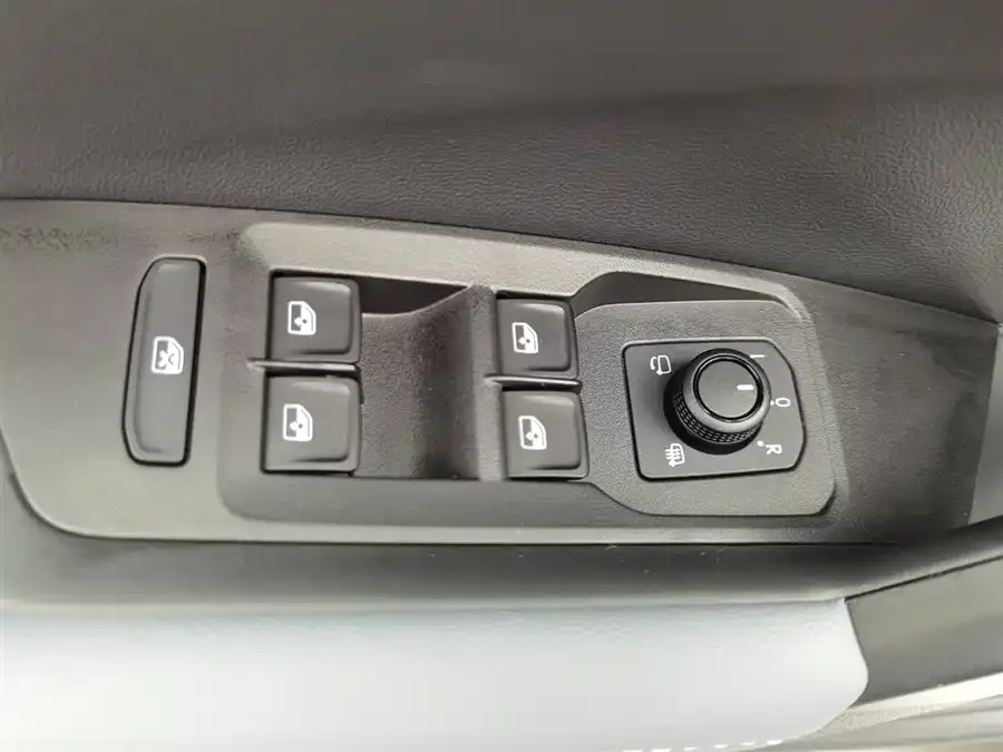 Volkswagen Lavida Lavida 2024 1.5L Automatic 5 Million Edition 2025 — миниатюра 3