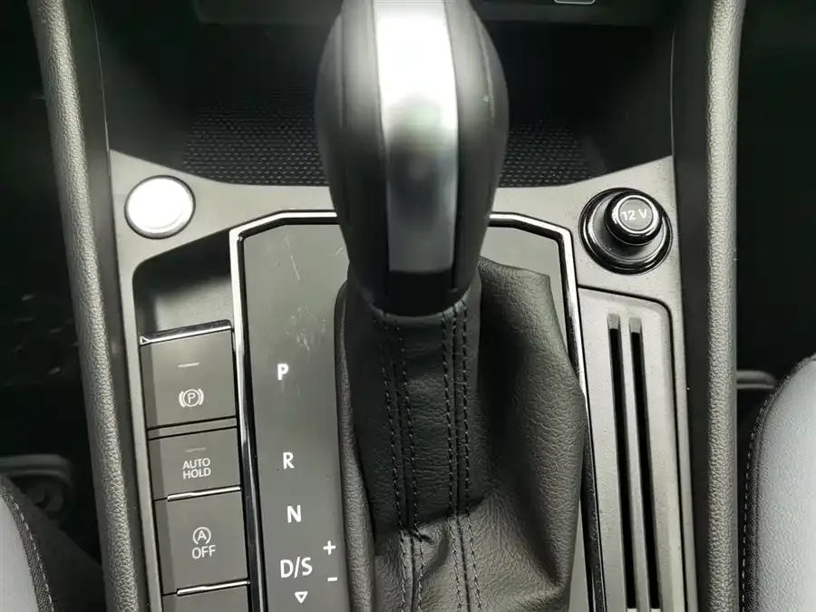 Volkswagen Lavida Lavida 2024 1.5L Automatic 5 Million Edition 2025 — миниатюра 4
