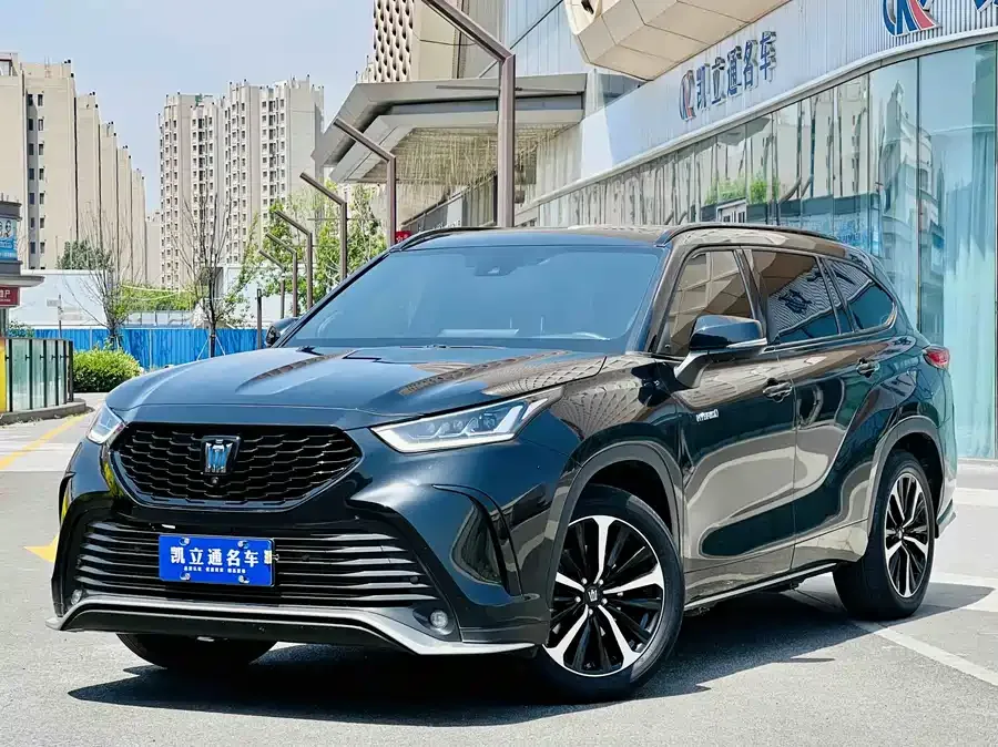 Toyota Crown Land 2023