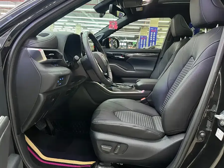 Toyota Crown Land Crown Land Release 2022 2.0T 4WD Jinyao Edition 2023 — миниатюра 4
