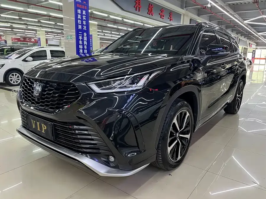 Toyota Crown Land 2023
