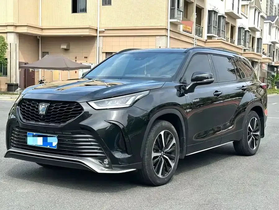 Toyota Crown Land 2023