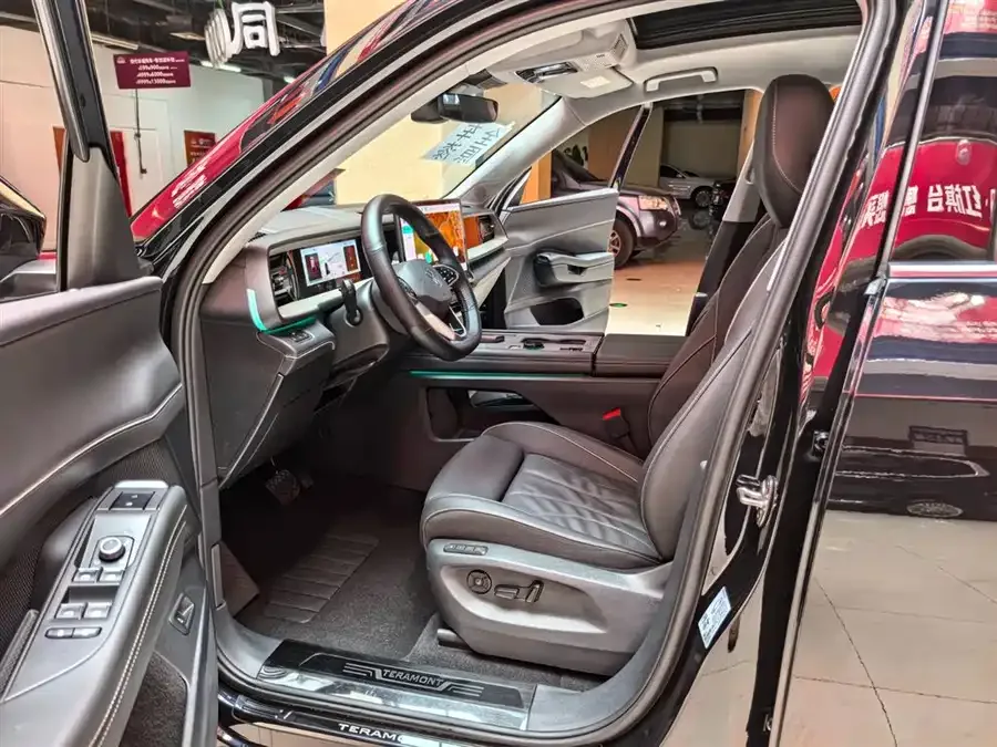 Volkswagen Teramont 2025 Touron Pro 450TSI 4WD Vertical and Horizontal Edition 2025 — миниатюра 2