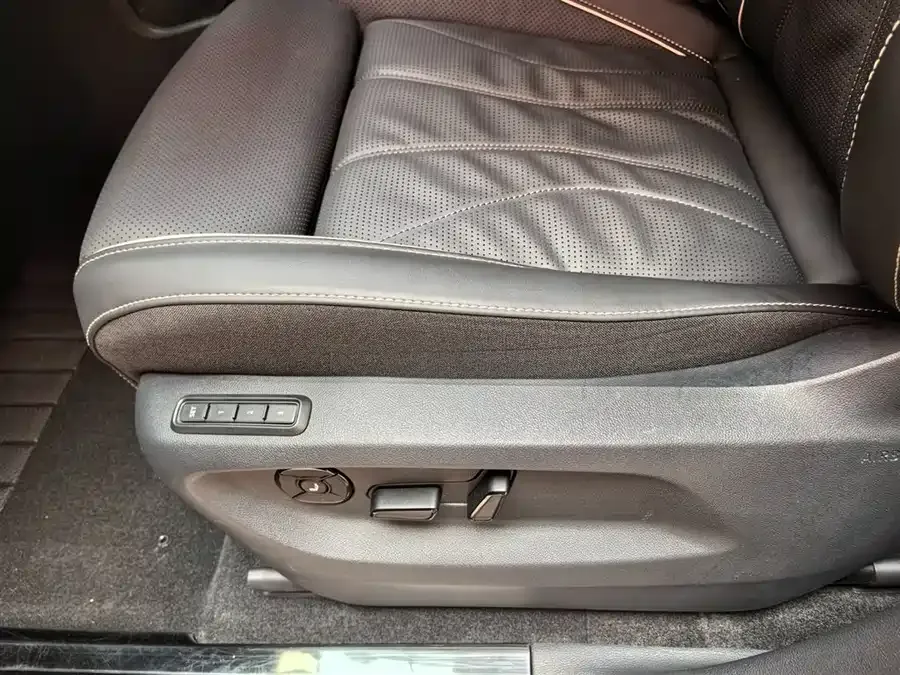 Volkswagen Teramont 2025 Touron Pro 450TSI 4WD Vertical and Horizontal Edition 2025 — миниатюра 5