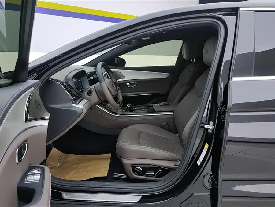 BYD Second-hand Han 2025 DM-i 125KM Premium Edition 2024 — миниатюра 3