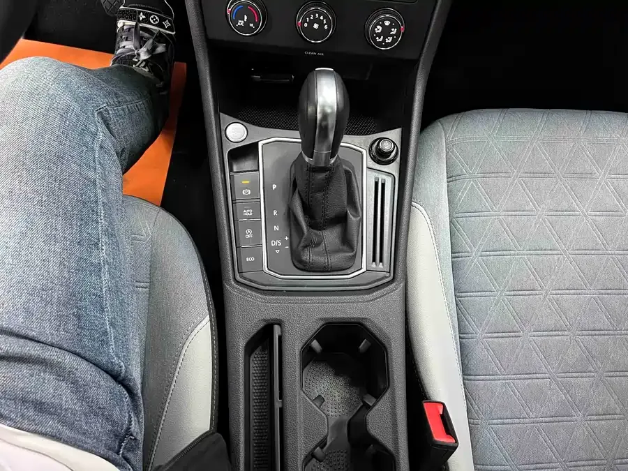 Volkswagen Lavida Lavida 2023 280TSI DSG Starry Sky Edition 2023 — миниатюра 4