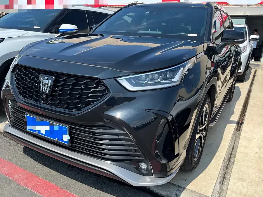 Toyota Crown Land 2023