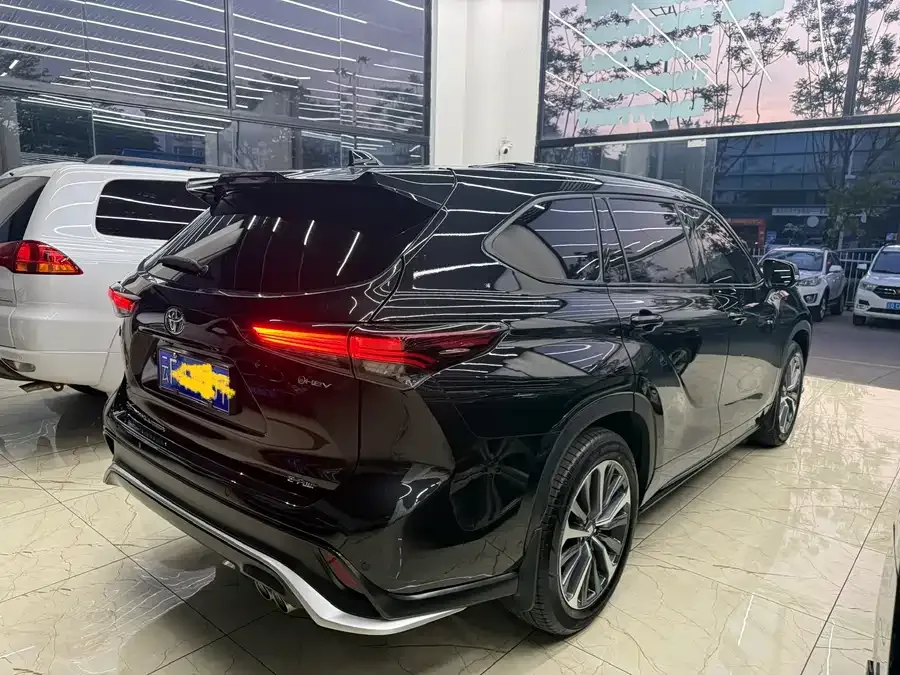 Toyota Crown Land Crown Land 2024 2.5L HEV 4WD Premium Edition 2025 — миниатюра 3