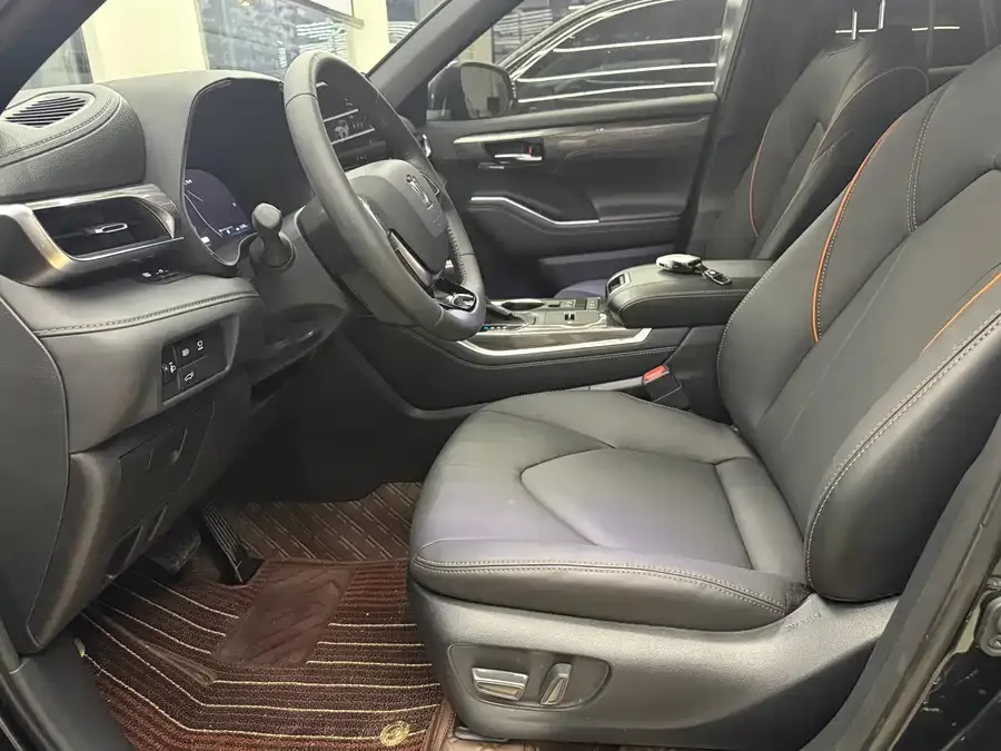 Toyota Crown Land Crown Land 2024 2.5L HEV 4WD Premium Edition 2025 — миниатюра 4