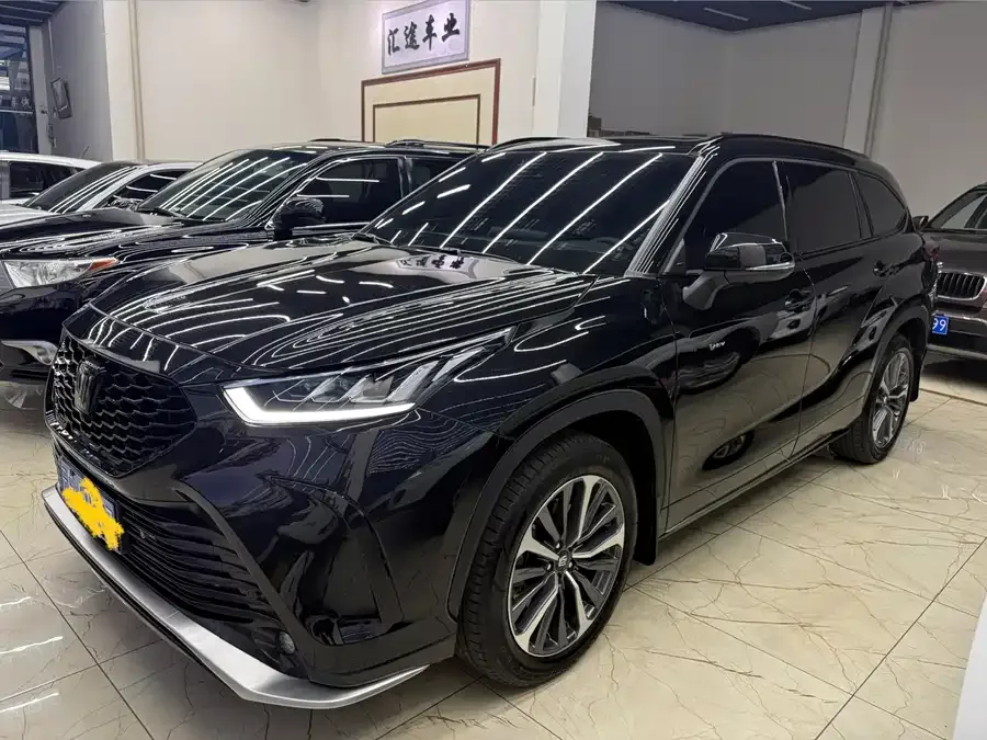 Toyota Crown Land 2025