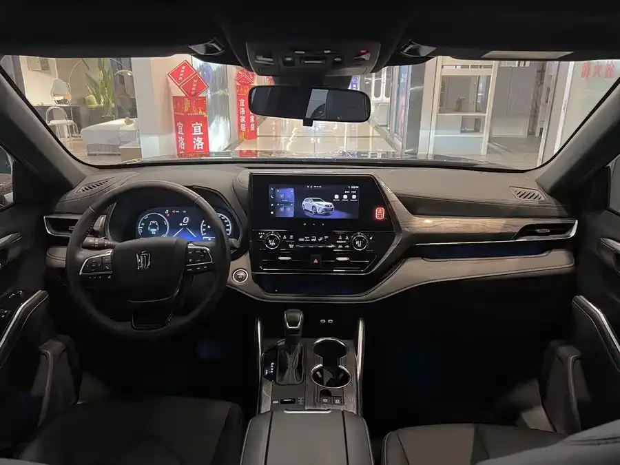 Toyota Crown Land Crown Land 2024 2.5L HEV 4WD Deluxe Edition 2025 — миниатюра 2