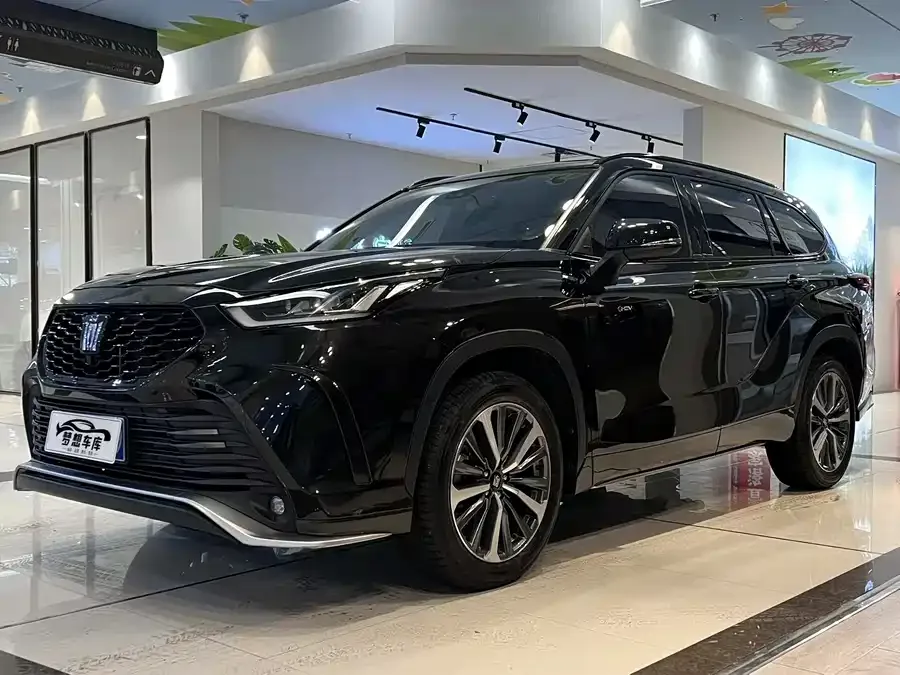 Toyota Crown Land 2025