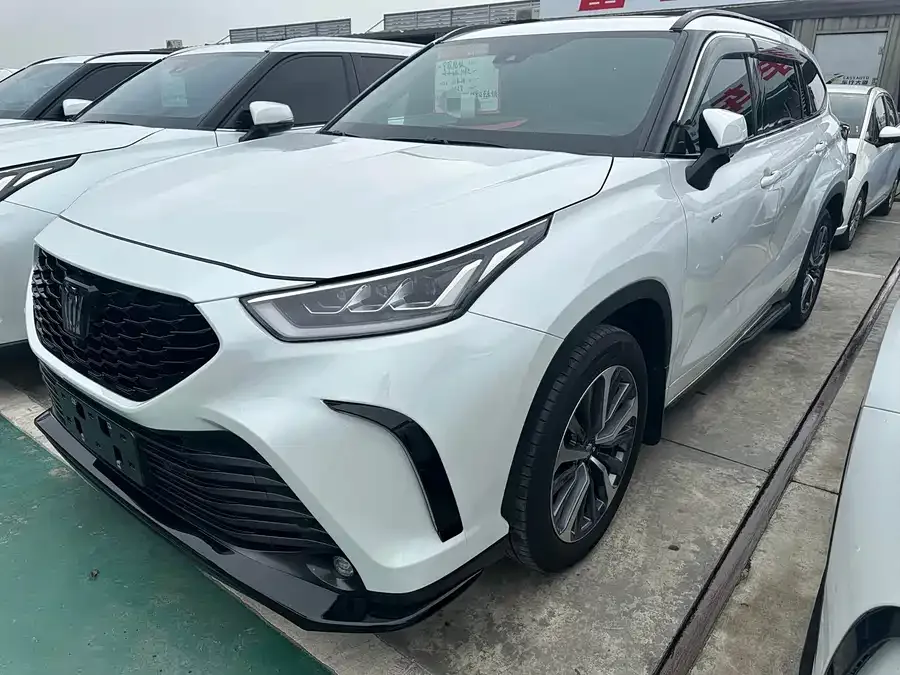 Toyota Crown Land 2025