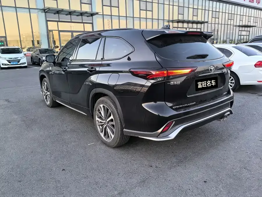 Toyota Crown Land Crown Land 2024 2.5L HEV 4WD Deluxe Edition 2026 — миниатюра 2