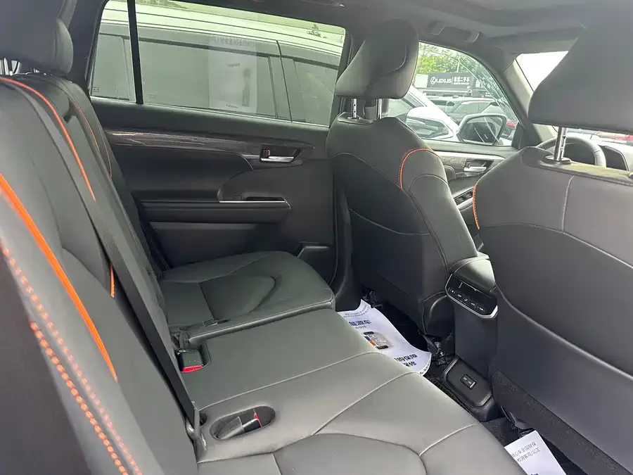 Toyota Crown Land Crown Land Rover 2024 2.0T Four-Wheel Drive Edition 2024 — миниатюра 3
