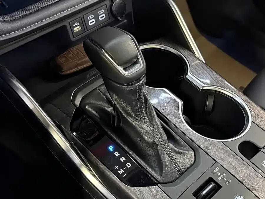 Toyota Crown Land Crown Land Release 2024 2.0T 4WD Jinyao Edition 2025 — миниатюра 3
