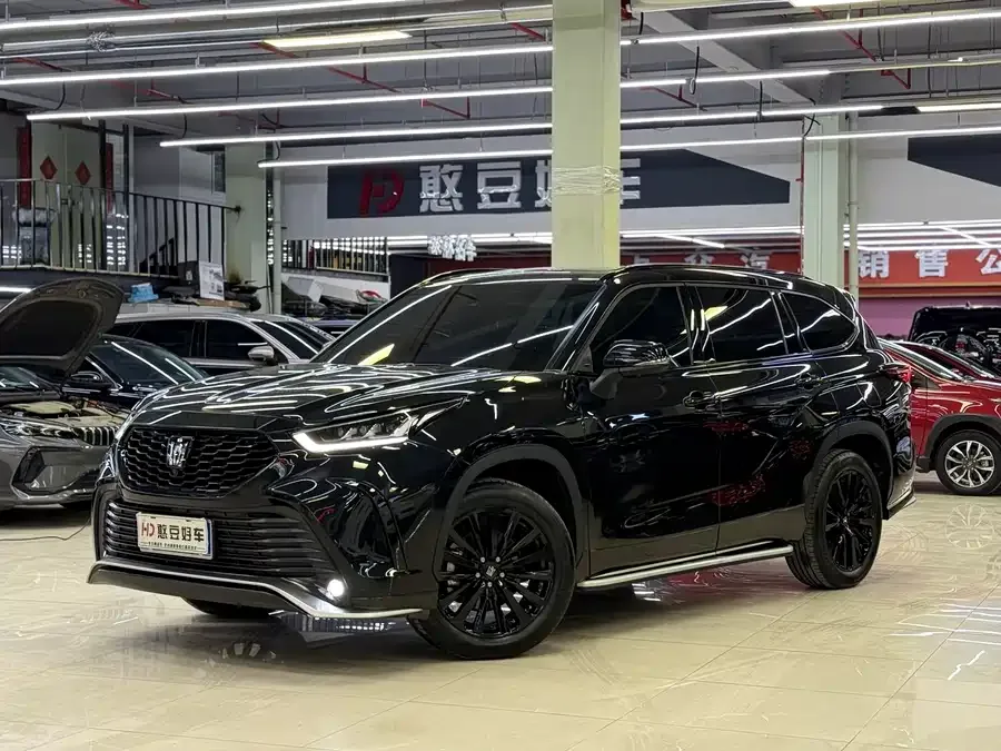 Toyota Crown Land 2025