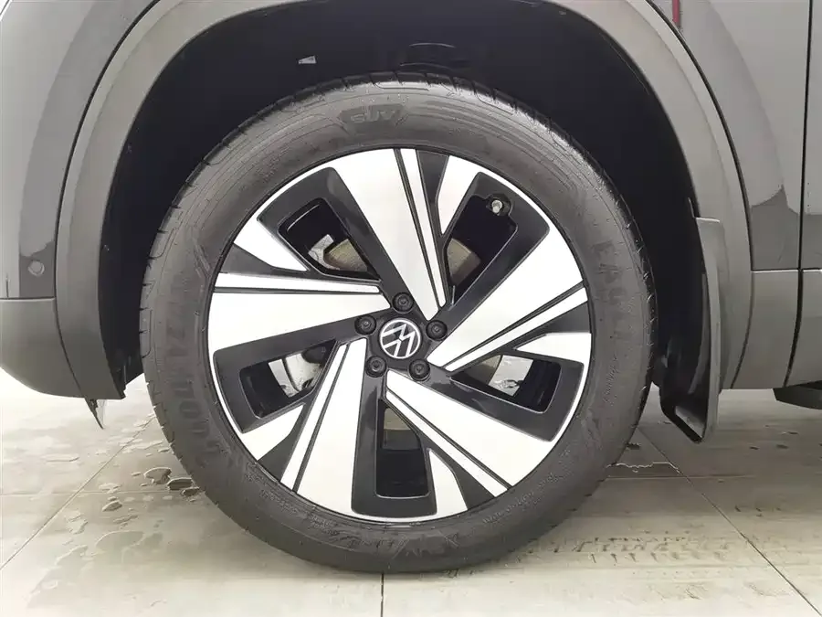Volkswagen Teramont 2024 Touron 380TSI 4WD Luxury Edition 2024 — миниатюра 5