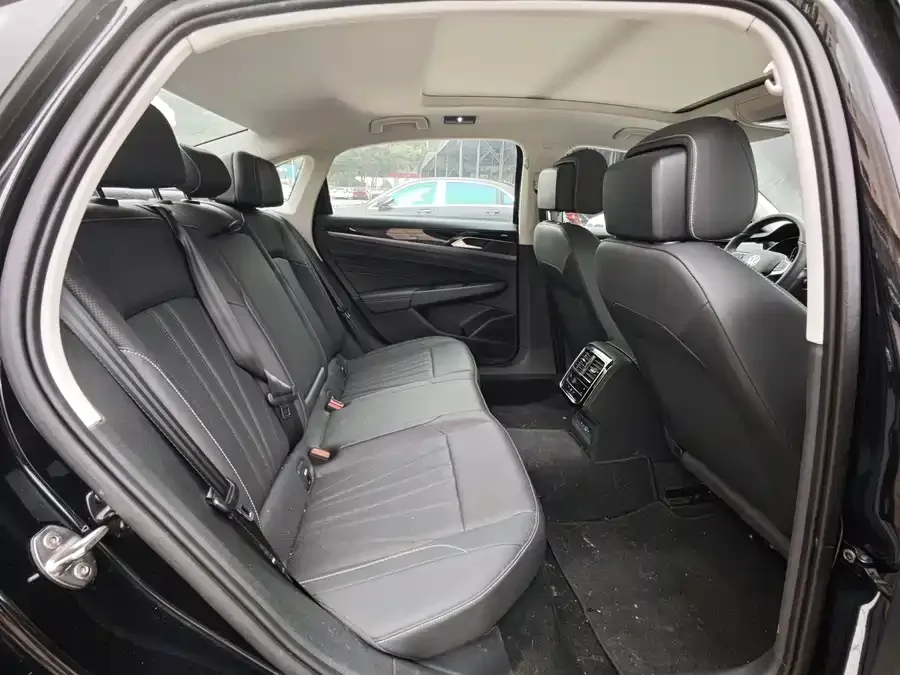 Volkswagen Passat Passat 2025 Outstanding Model 330TSI Starry Sky Elite Edition 2026 — миниатюра 4
