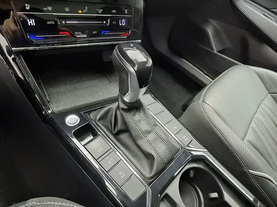 Volkswagen Passat Passat 2022 330TSI Deluxe Edition 2023 — миниатюра 4
