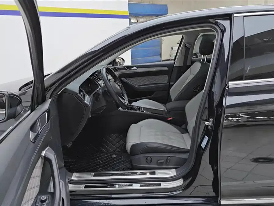 Volkswagen Magotan Magotan 2023 2 million commemorative edition 330TSI DSG leading model 2024 — миниатюра 3